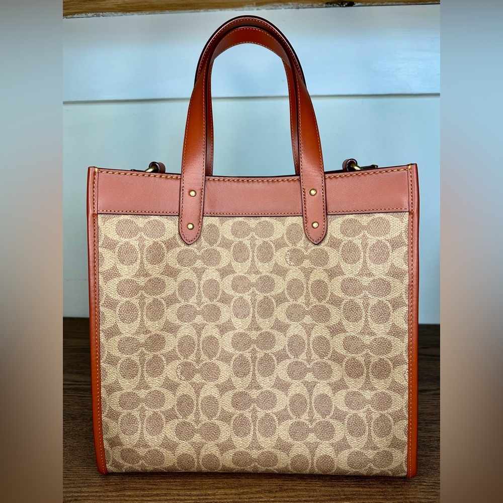 S⭕️LD‼️Coach Field Tote Signature Canvas With Patches & Novelty Strap - Picture 3 of 11